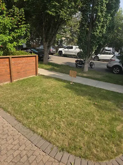 Yard sale 912 - 1 Ave Nw Sunnyside area . 11-4 Sun 30th.