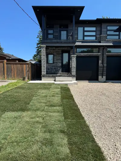 Looking for a comfortable, fully furnished place to stay in Kitchener? Enjoy this spacious semi-deta...