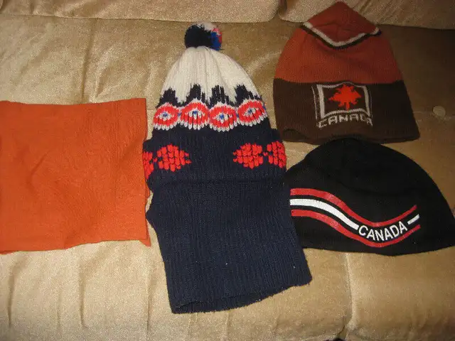 JACKET SPORT AVEC POCHETTE - CROCS - PARAPLUIES -TUQUES MITAINES in Other in Laval / North Shore - Image 5