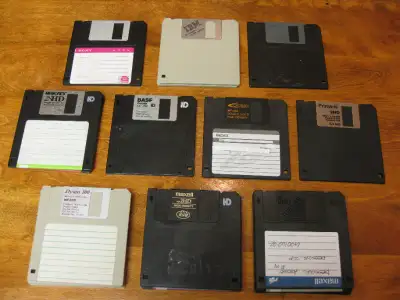 Lot de 20 disquette / floppy disk de nature diverse, View more