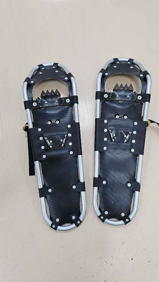 Redfeather Hike 30 Snowshoes (30 inch) in Fishing, Camping & Outdoors in Ottawa - Image 3