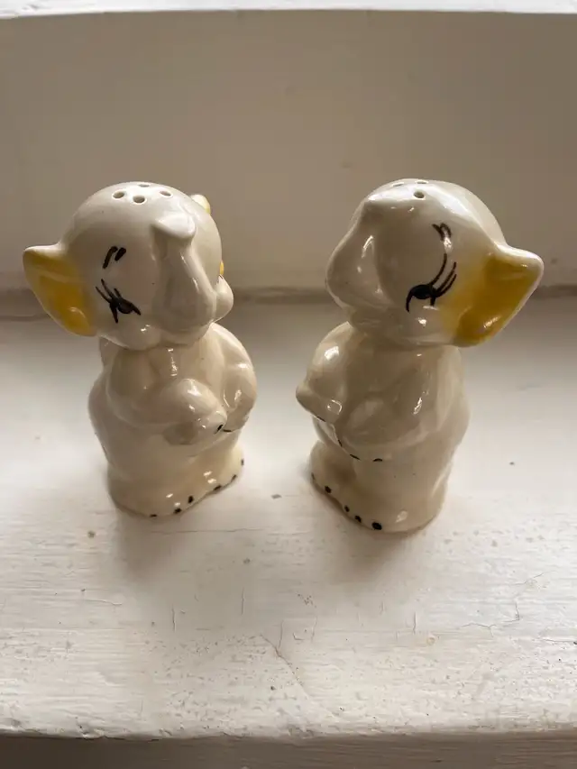 elephant salt and pepper shakers in Arts & Collectibles in Guelph - Image 2