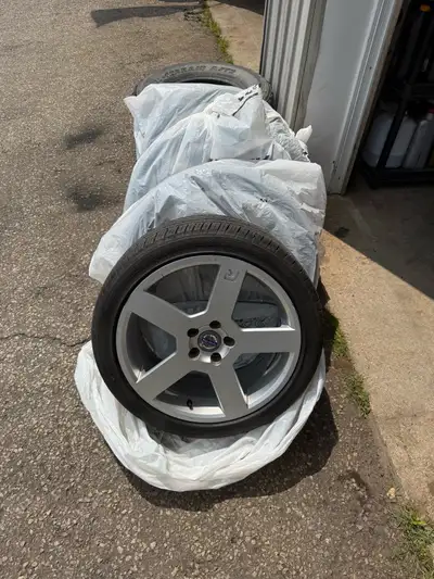 I am selling a set of used Volvo R tires with the specification 235/40R18, which are in new conditio...