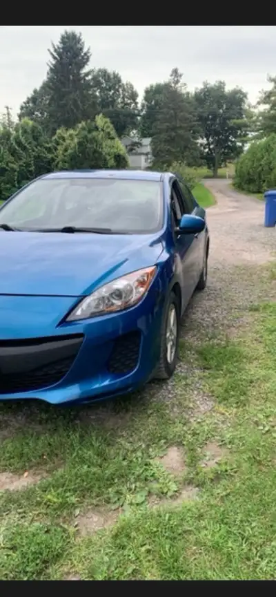 2012 mazda 3 gx sedan 235 000km aucun probleme juste le airbag alumer dans le dash pis abs sensor a...