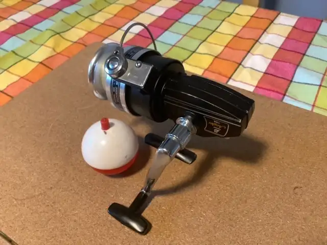 Spin casting OMNI ANGLER TR8 reel.62863738798083123