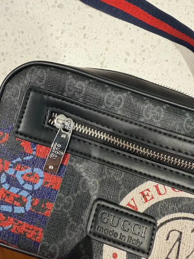 gucci bag in Men's in Cambridge - Image 7