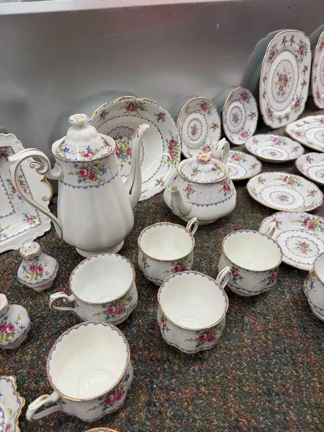 Royal Albert Petit Point Tea Set415732822736250880