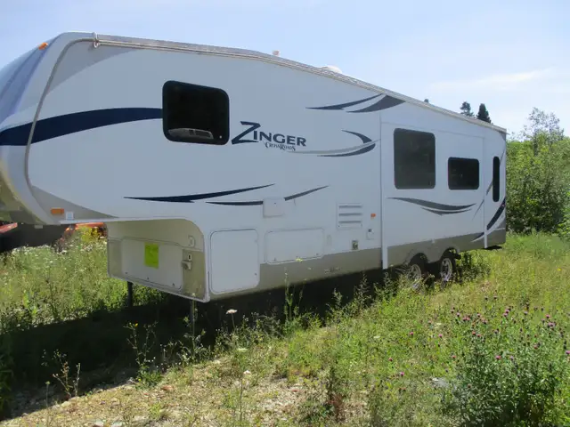 CrossRoads Zinger Fifth Wheel in Travel Trailers & Campers in Bridgewater - Image 3