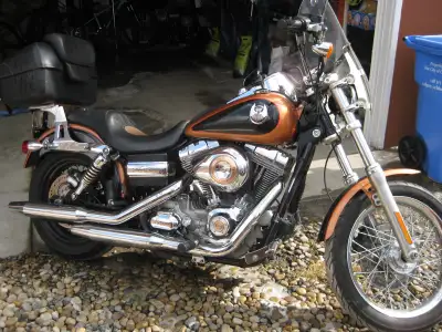 Custom 2008 Harley Davidson Dyna SuperGlide 96 Cubic Inches 6 Speed 62,000 Kilometers Lots of New Pa...