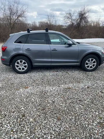 2015 Audi Q5 - progressive trim package - 2.0 TFSI - 173 000km - no accidents - one owner/ one drive...