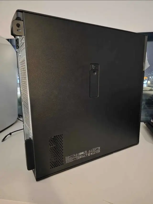 Dell Precision 5860 Tower - Workstation / Gaming PC in Desktop Computers in Edmonton - Image 4