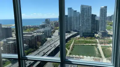 Toronto Downtown Condo 1B + 1 Den + parking