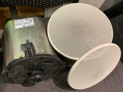 These are used Advantage speakers model F-2352C, perfect for any audio setup needing clear sound and...