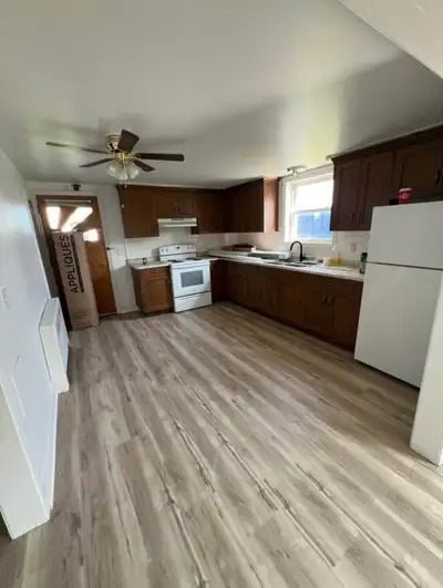 YOUR NEXT HOME IS WAITING! 3-BEDROOM APARTMENT IN SARNIA Confederation Line, Sarnia — near Michigan...