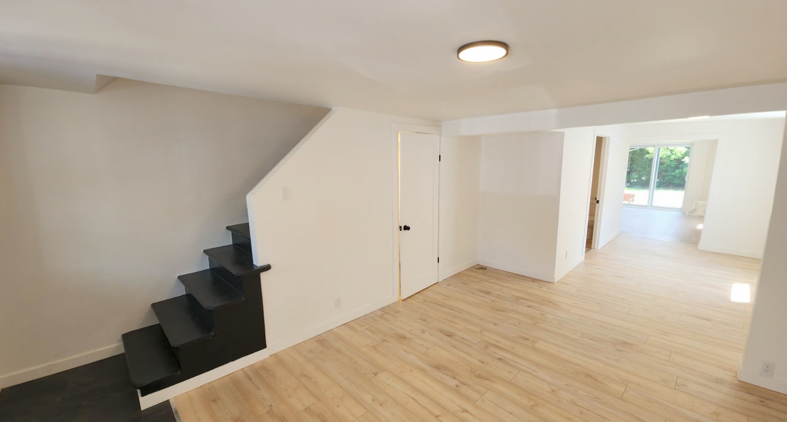 Maison jumelée rénové  3 chambres à louer – 1 450$/mois — photo 2