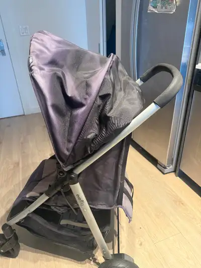 Stroller/poussette  20$, View more