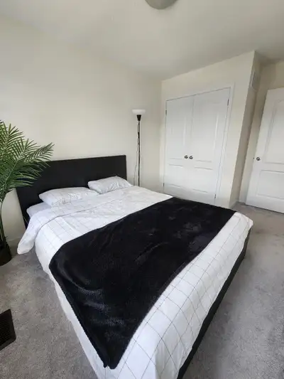 PRIVATE BEDROOM FOR FEMALE IN OSHAWA/WHITBY (FULLY-FURNISHED)