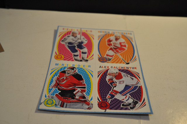 o pee chee hockey 2013-2014 -2014-2015 card box panels bottom lo dans Art et objets de collection  à Victoriaville - Image 2