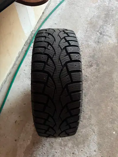 Selling 3 winter tires mounted on steel rims. Details: Brand: Toyo Observe (Winter RX / RX818) Size:...