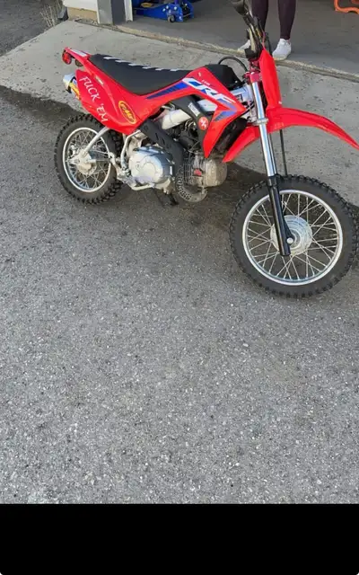 Mint condition barley ever drove has few aftermarket parts on it FMF slip on pro taper high bars aft...