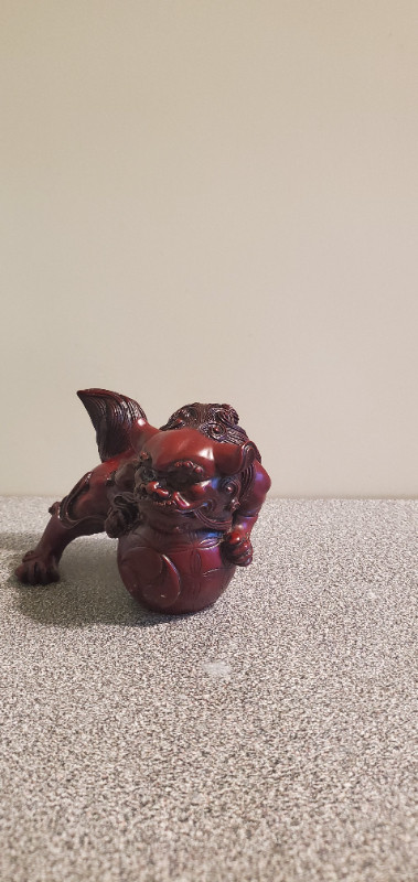 Vintage Feng Shui Foo Dog - Red Resin in Arts & Collectibles in City of Toronto - Image 2