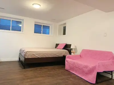 Priority is given to a university student (1 person unit) Fully furnished recently renovated basemen...