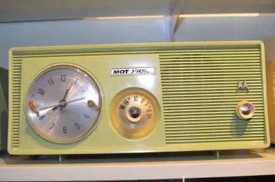 MOTOROLA 5C23GW CLOCK RADIO, View more