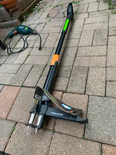 Fiskars pulls weed, View more