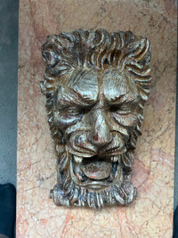 Ancienne Tête de Lion en bois sculpté-vintage