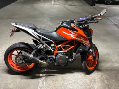 2017 ktm duke 390 ABS with only 9463km in excellent condition for sale. 2nd mature owner Bike is rea...