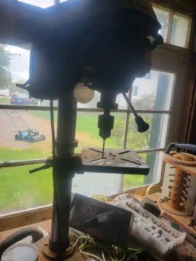 This is a used generic drill press, ideal for various woodworking and metalworking tasks. While it s...