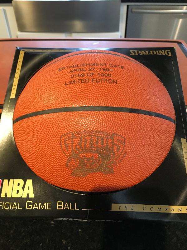 Authentic Vancouver Grizzly Basketball in Arts & Collectibles in Whitehorse - Image 2