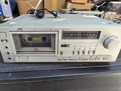 WOW! This is a VINTAGE JVC D-E5 STEREO CASSETTE DECK PLAYER RECORDER from the 1980s. Fully working!...