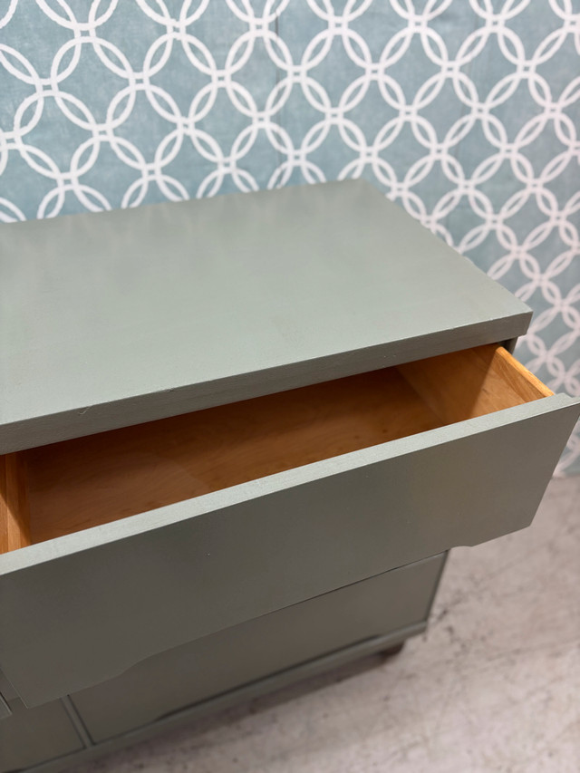 (Free Delivery) Refinished Dresser • Commode Revalorisee dans Commodes et armoires  à Ville de Montréal - Image 4
