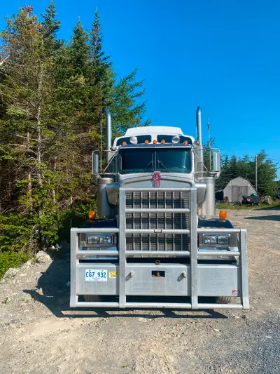 2004 W900L 3406E single turbo 13 speed 40 rears 373 ratio 22.5 tires 1.6 on motor never touched stil...