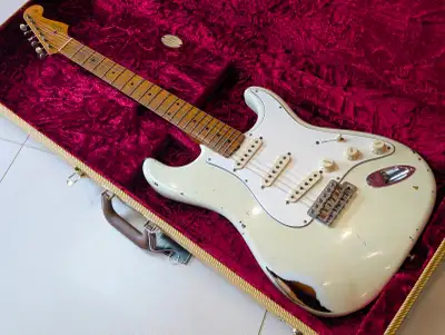Fender CS LTD Roasted Tomatillo Stratocaster, View more