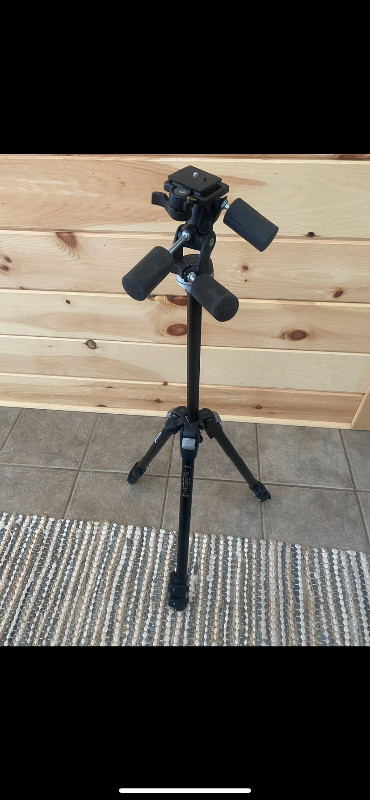 Manfortto camera tripod in Cameras & Camcorders in Renfrew