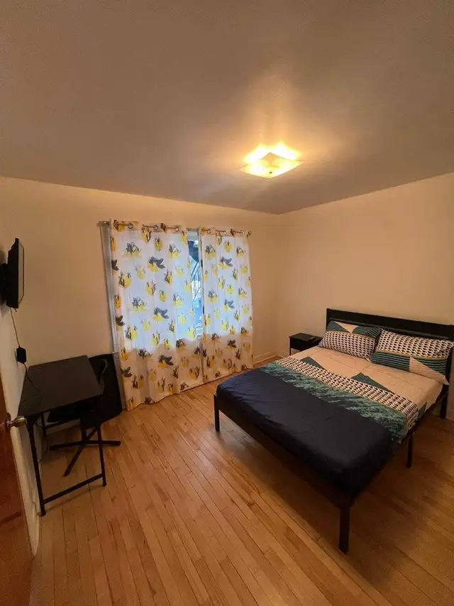 Cadre de lit double in Beds & Mattresses in Trois-Rivières - Image 5