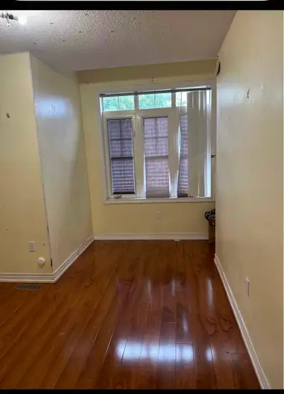 Room available for rent in upper portion