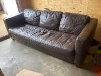 Sofa en cuir brun longueur 89 pouces 325$