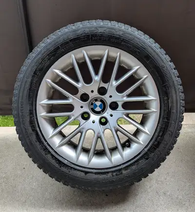 4 mags BMW Style 82 16 pouces pour E39 en bon état + 4 pneus 205/55/16 Maxxis Premita Ice Nord 5 clo...