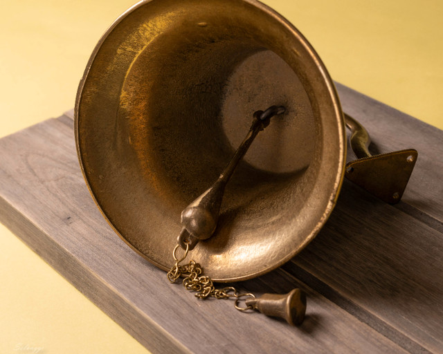 vintage brass bell in Arts & Collectibles in Markham / York Region - Image 4