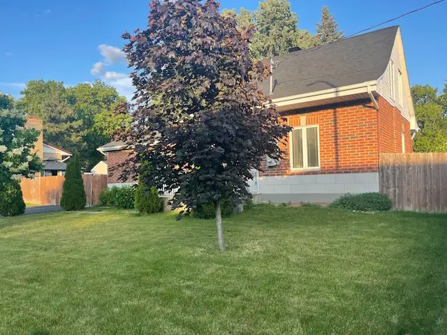 Detach3-Bed Cottage –Private Yard, ACs, Near Dix30REM July-1st in Quebec in Canada - Image 3
