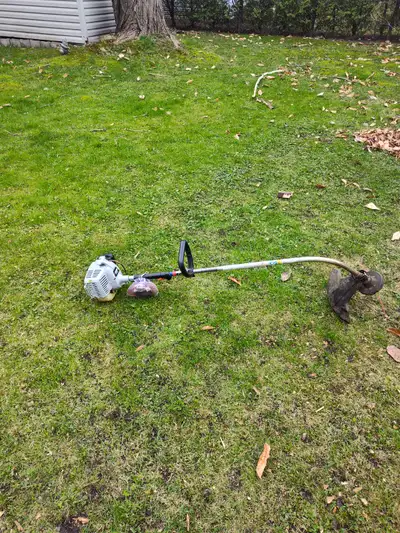 Coupe Herbe echo peu utilisé fonctionne très bien