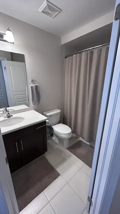 ROOM W/PRIVATE  ENSUITE MALE/FEM STUDENTS ONLY/COOP/RECENT GRADS, View more