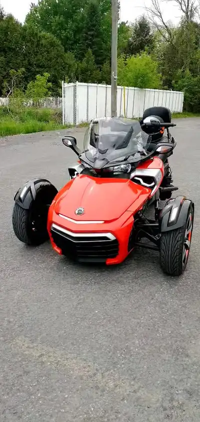 Spyder f3s se6 , 2015, semi-automatique,30000 kilomètres, Changer en avril 2026: batterie, antigel d...