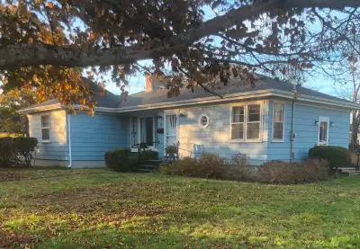 39 Victoria Street, Antigonish. $680/room: groups preferred. Recent upgrades, 5 large bedrooms, 2 fu...