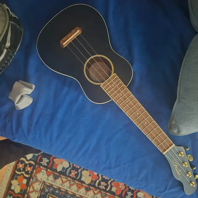 Fender Ukulele in Guitars in Markham / York Region - Image 2