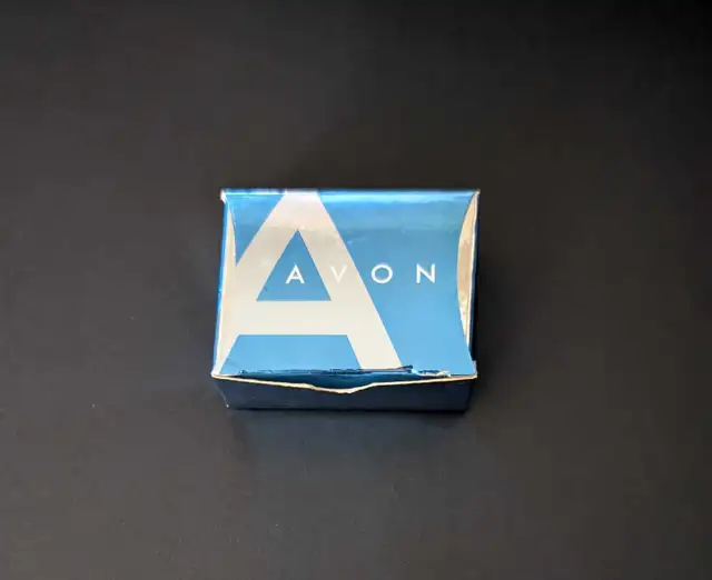 Avon Brooch ~ Yellow Flower64739198422659121