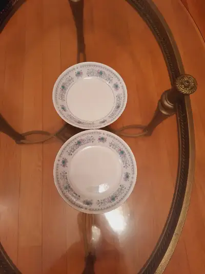 A Set of 2 Vintage CrownMing Fine Porcelain Plate,No Damage,7.5", View more